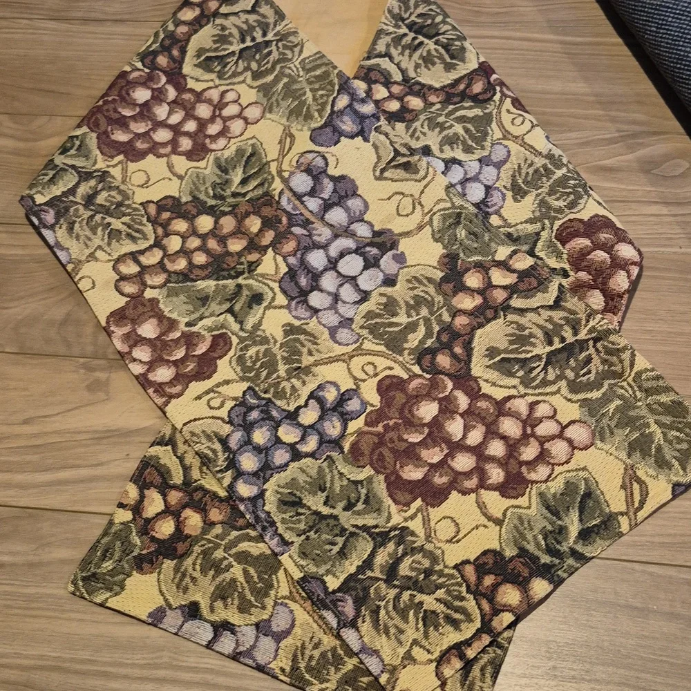 Grapevine Tapestry Table Runner 70